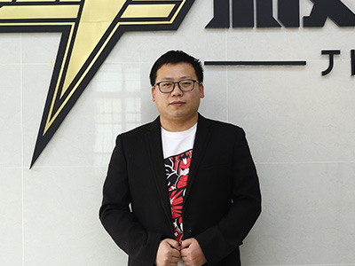 極藝售后部經理-夏笠