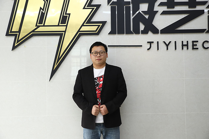 極藝售后部經理-夏笠