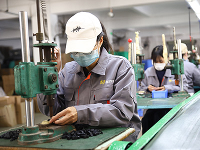 極藝生產線工作場景