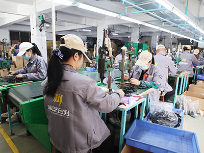 極藝模具生產車間