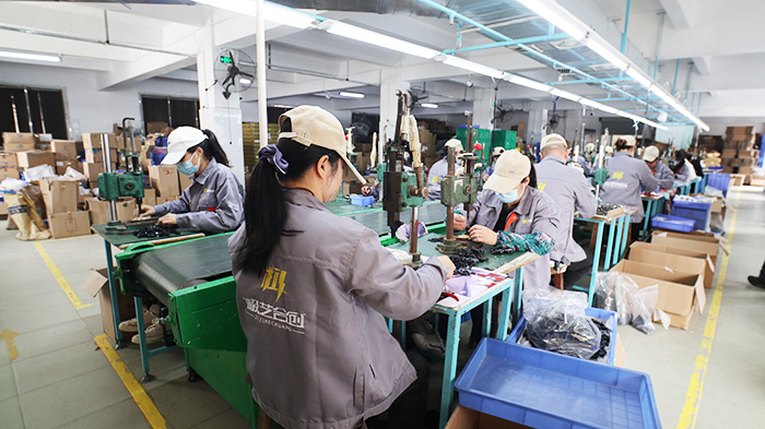 極藝模具生產車間